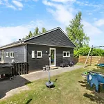 Anouk - 700m From The Sea By Interhome