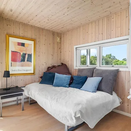 Anouk - 700m From The Sea By Interhome