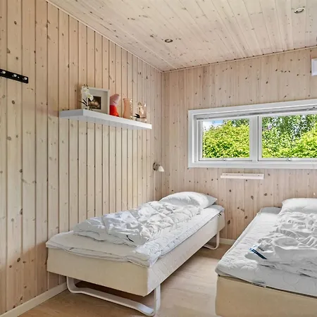Anouk - 700m From The Sea By Interhome
