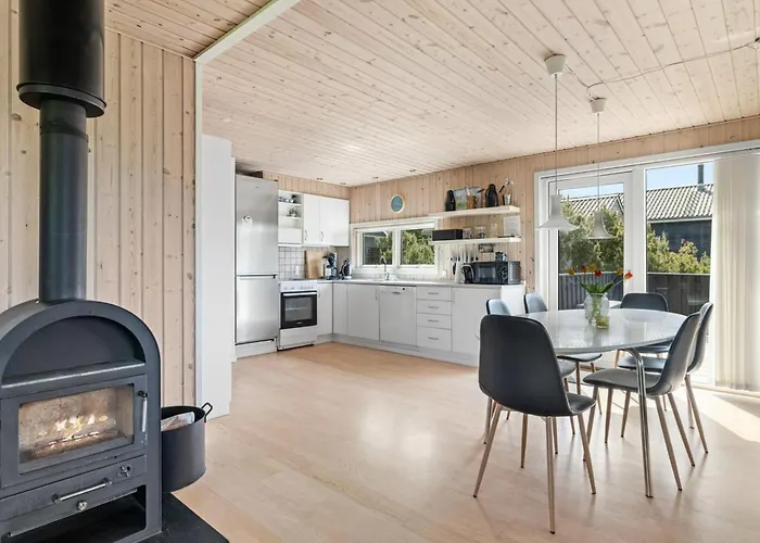 Ferienhaus Anouk - 700m From The Sea By Interhome *