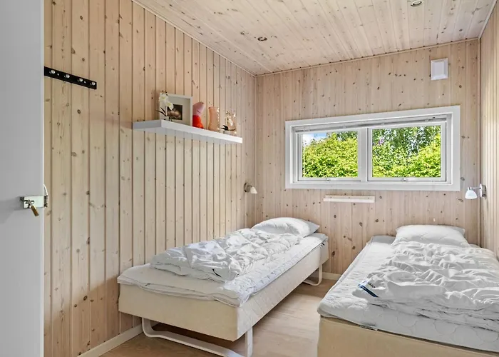 Anouk - 700m From The Sea By Interhome