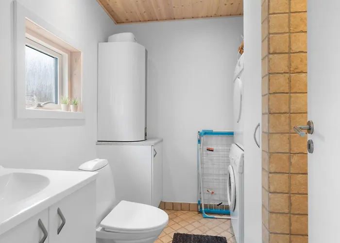 Anouk - 700m From The Sea By Interhome