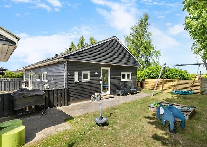 Anouk - 700m From The Sea By Interhome